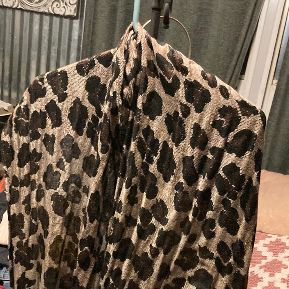 Beautiful leopard scarf ❄️🧣